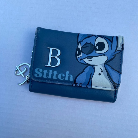 Stich Handbags - WALLET Blue Modern Bag with Streamlined Design
